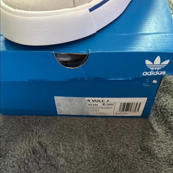 Adidas Grey and white Sneakers NWT 4.5 Campus - Picture 2 of 5